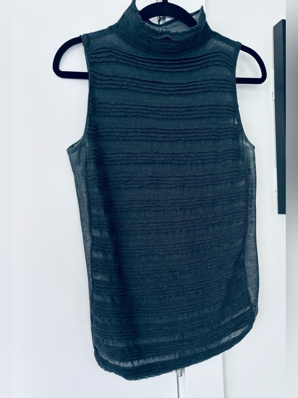 Armani Collezioni Merino knit mock neck sleeveless top in grey size 10 women's